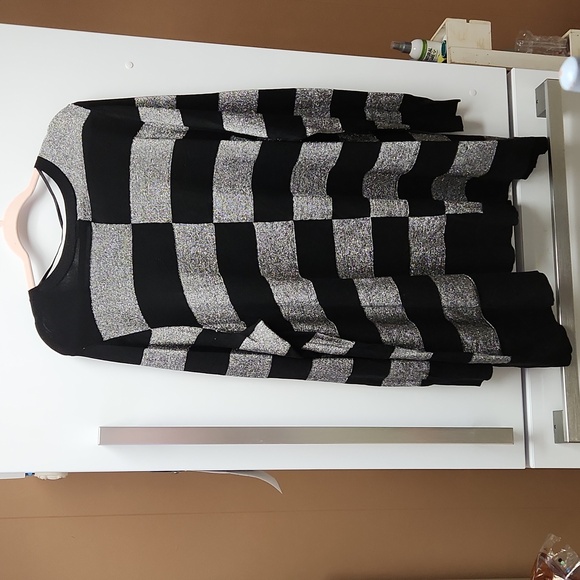 NWT Lane Bryant Black and Shimmery Silver Colorblock Sweater - Size 26 / 28 - Picture 7 of 11